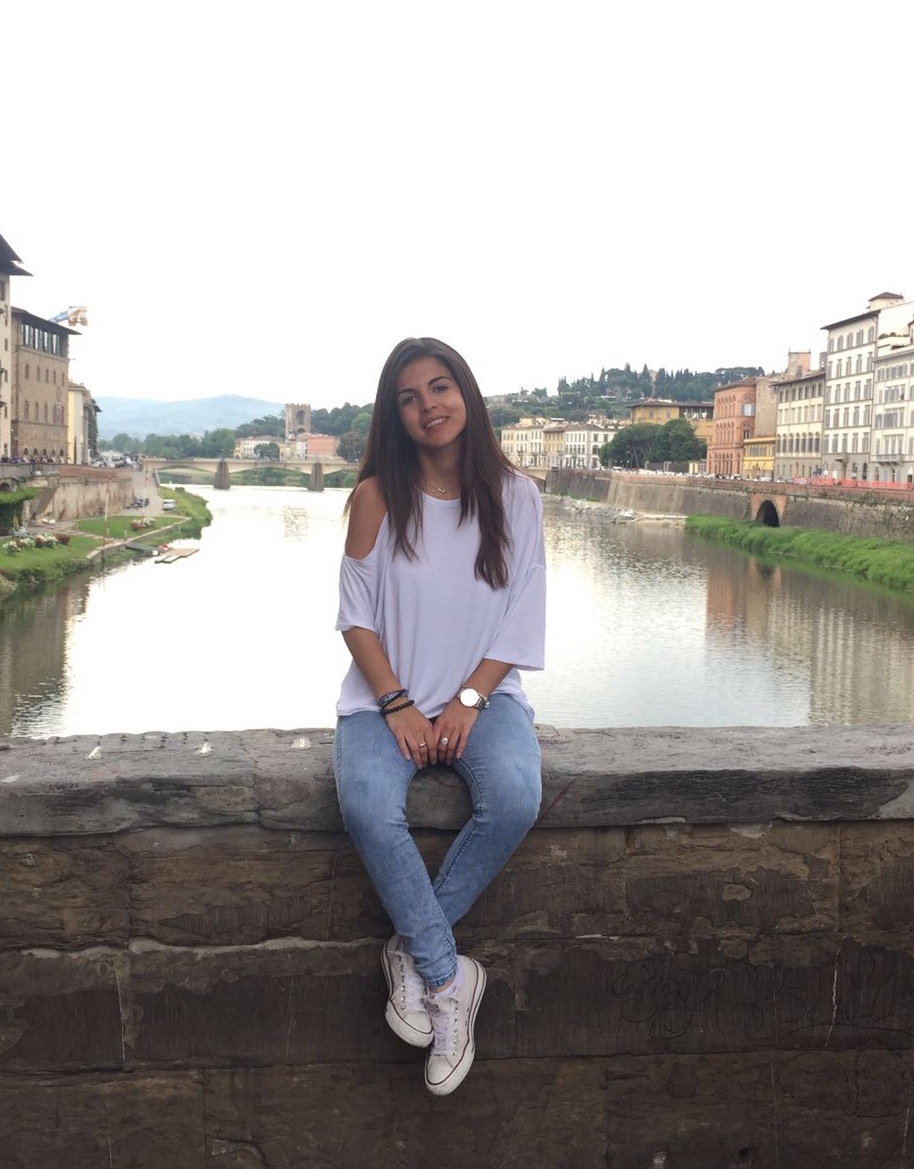 Soy Martina Miguel, tengo 23 años y soy de Segovia. Estudié el Ciclo Formativo de Grado Superior de Educación Infantil y actualmente el Grado.